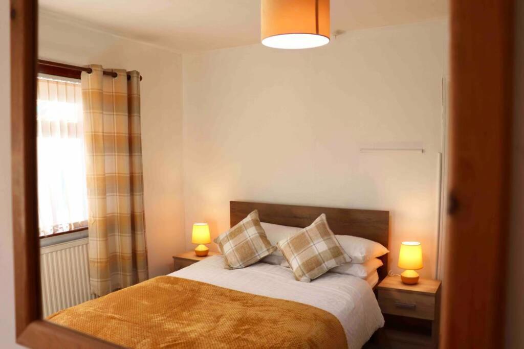Cheerful 2 Bedroom Residential Home - Free Parking Leeds  Exterior foto